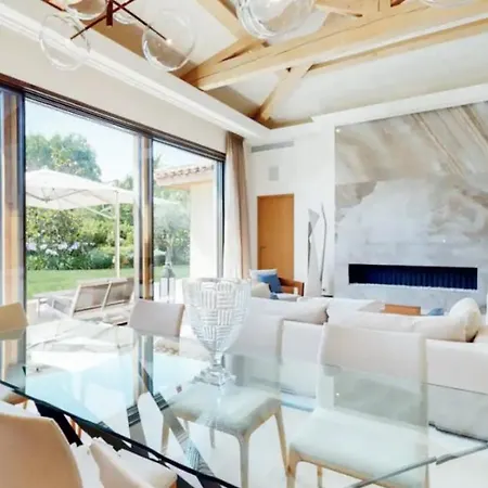 Luxury 5br Villa *